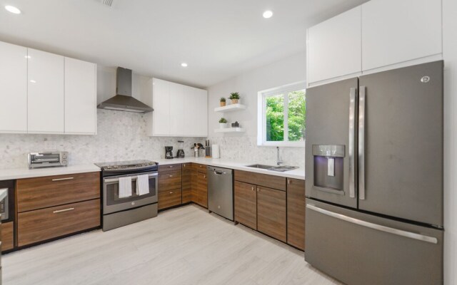 Amazing renovated home close to the Bay