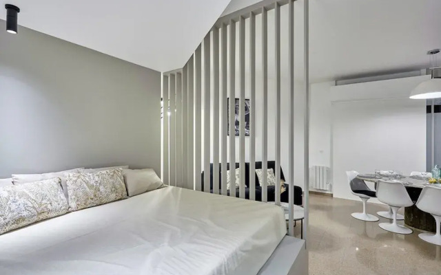 Superb Parisian Apartment / Pere Lachaise