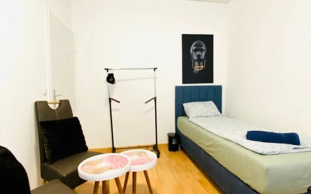 Stylish Shared 3-Bedroom Stay Near City