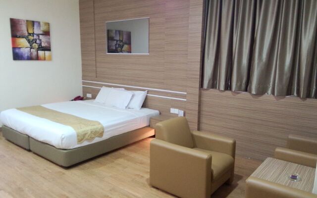 Holiday Hotel