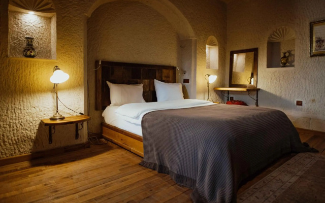 Seki Cave Suites