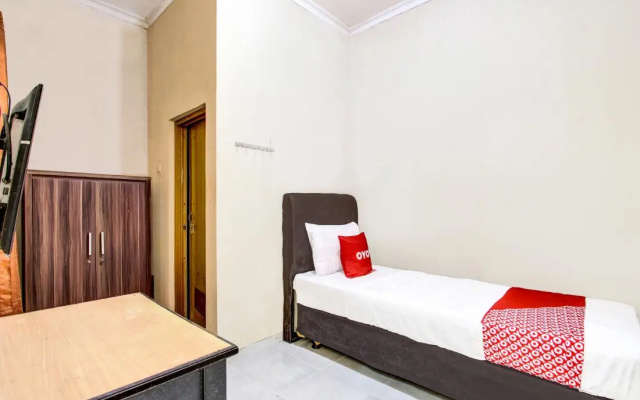 Super OYO 92511 Griya Dias  Syariah – Guest Rooms – Sleman