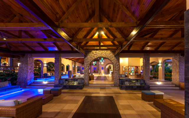 Coco de Mer Hotel and Black Parrot Suites