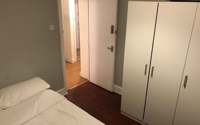 Rooms at 5 Hammersmith Road - Hostel