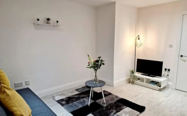 Deluxe 2 Bed Apartment in Uxbridge