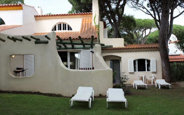 Cozy Golf Villa in Quinta da Marinha