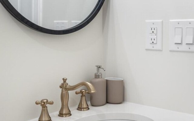 Rideau 2Br Signature Apartment Free Parking 2