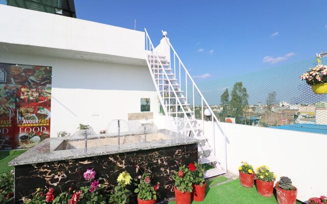 Karan Paradise By OYO Rooms
