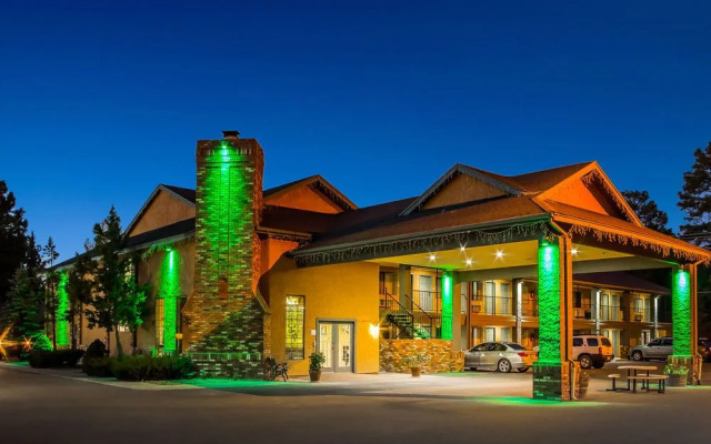 Woodland Inn & Suites
