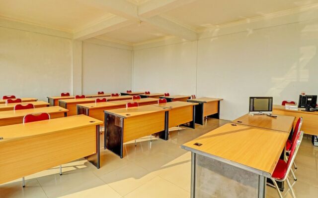 Capital O 91466 Hotel Neu Backpacker Tf Syariah (smk Tb)