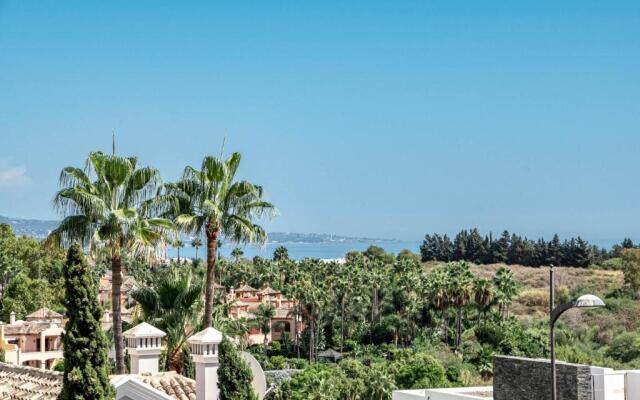 SAT1-walking distance to Puerto Banus