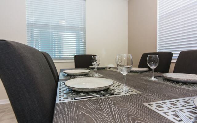 Fabulous Apartment with balcony at Storey Lake 272977