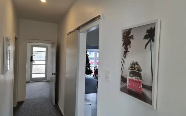 J&L Boarding Holiday House