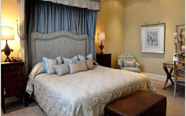 The Monarch Hotel