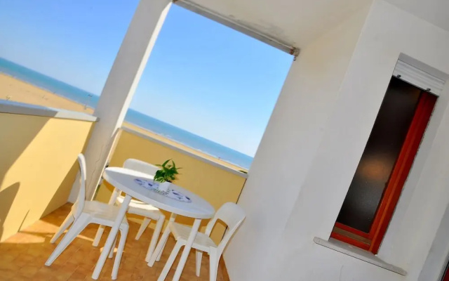 Elegant and Bright Studio Apartment Near the Beach