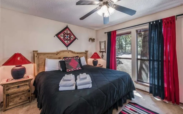 Cowboys Indians and Outlaws - Three Bedroom Cabin