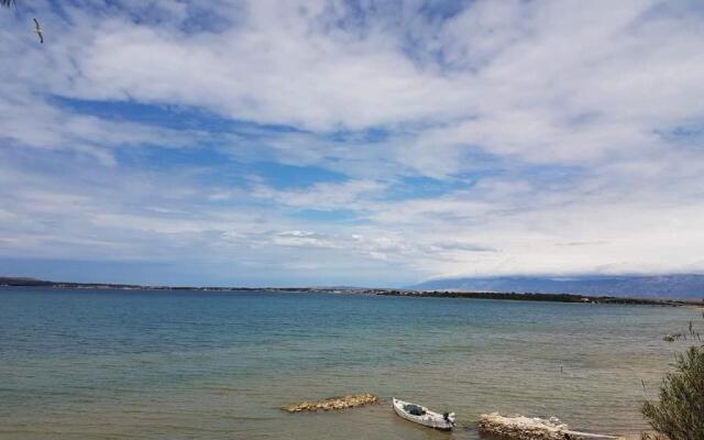 Beachfront Skoblar Holiday Home with Seaview