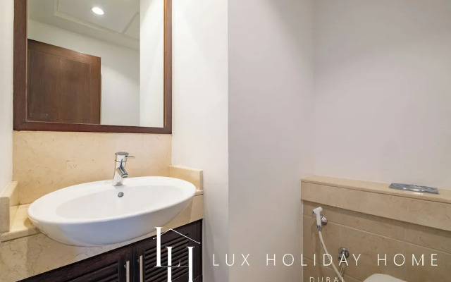 LUX The Burj Khalifa Fountain View Suite 3