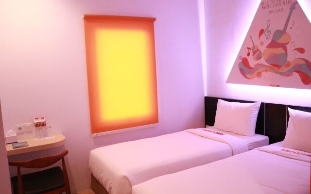 Front One Inn Semarang