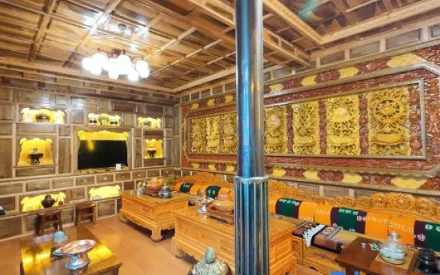 Shangri-La Cangxue Beiyi | See Mountains, Near Wild·Oxygen-Rich Ethnic Stay (Dukezong) — 2-star hotel in Shangri-La