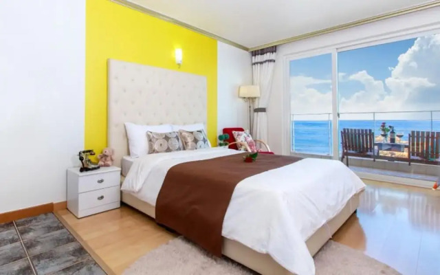 Castles Pebble Beach Pension