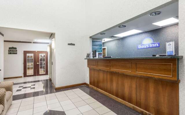 Days Inn & Suites by Wyndham Huntsville