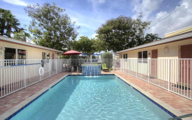 Lauderdale Villas, Suites by the Sea