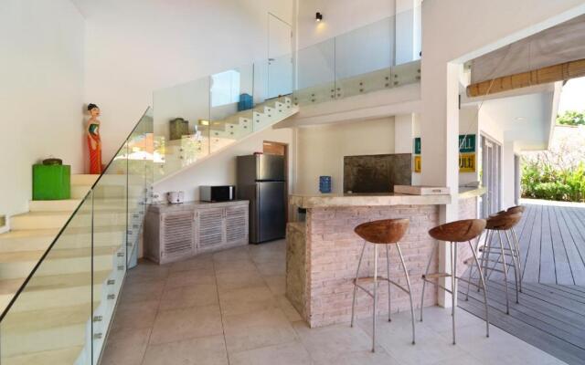 "stunning 4 Bedrooms Private Pool Villa in Canggu"