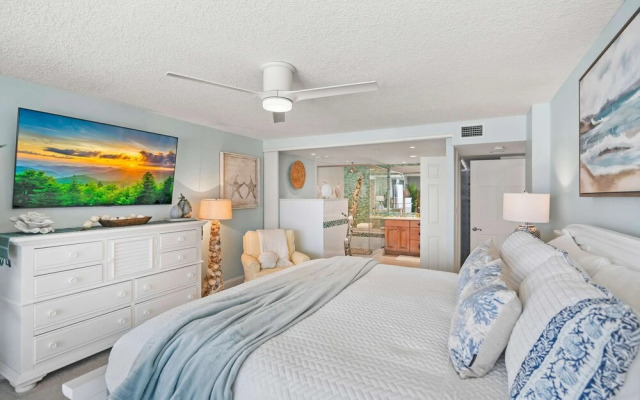 Vast Oceanfront Views Pool Patio Tennis