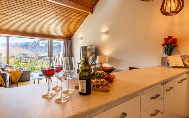 Alpine Gold With Incredible Lake Views SPA