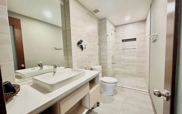 LAGUNA Premier Hotel