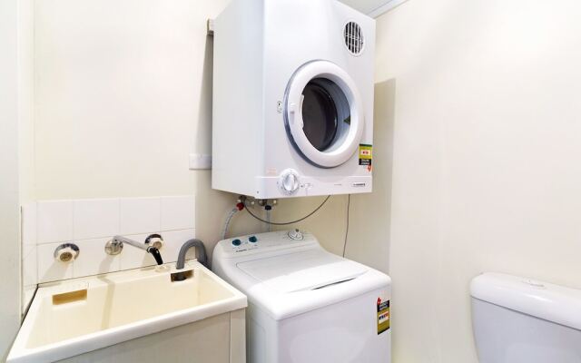 Macadamia Court, 2/8 Government Road