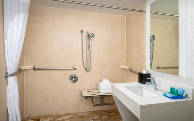 Holiday Inn Express Hotel & Suites Fulton by IHG