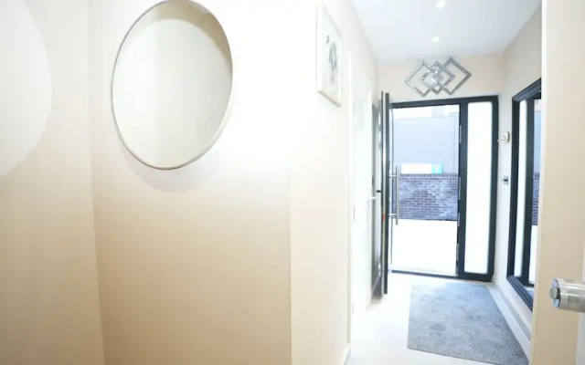Charming London House - Sleeps 4 & Outdoor Space