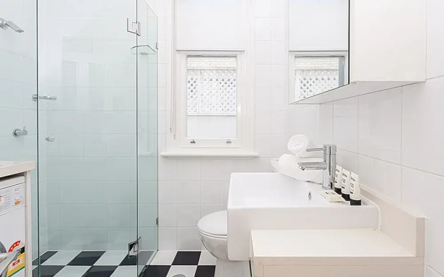 Comfortable Renovated Studio Close To City