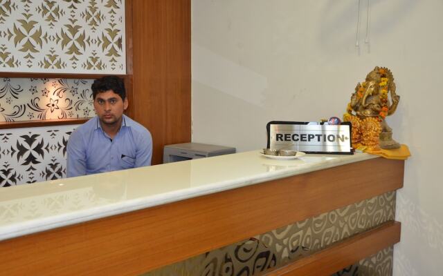 Itsy Hotels Anjali Mahal 500, Mtrs From Mathura Railway Station