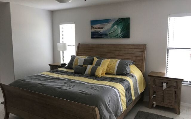 Alisa's Dream Villa on the Canal