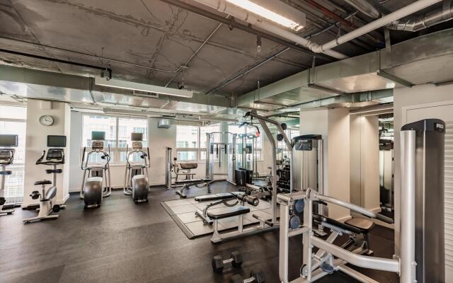 Hang Ten- Large Townhome, lux amenities, parking