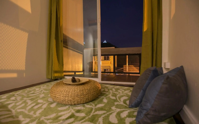 Chedi View Hostel & Rooftop Bar