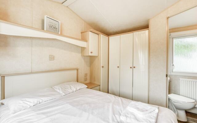 Serene Mobile Home in Hastings near Smugglers Adventure