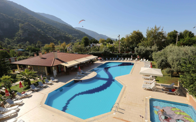 Mavruka Hotel
