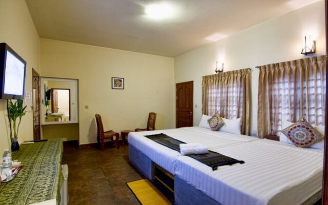 G Eleven Hotel
