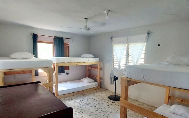 LULÚ La Bruja Yoga Lodge