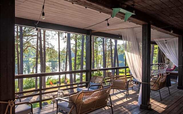 Saarj¿e puhkemaja tuba koos hommikus¿¿giga