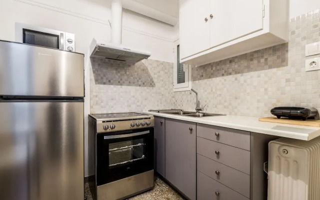 Homey apartment for 4 people in Koukaki