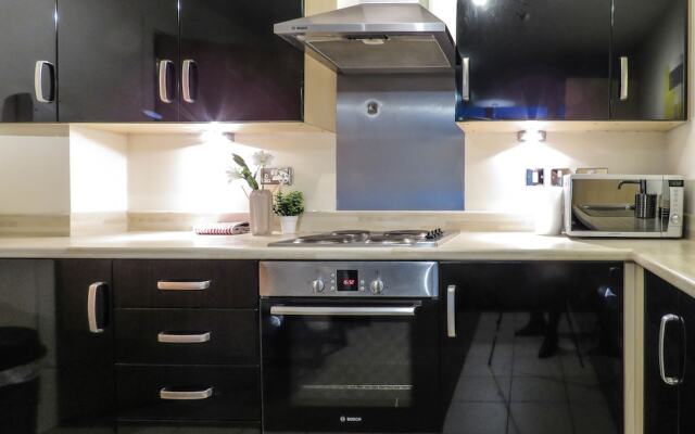 Tudors eSuites Park Central Apartment