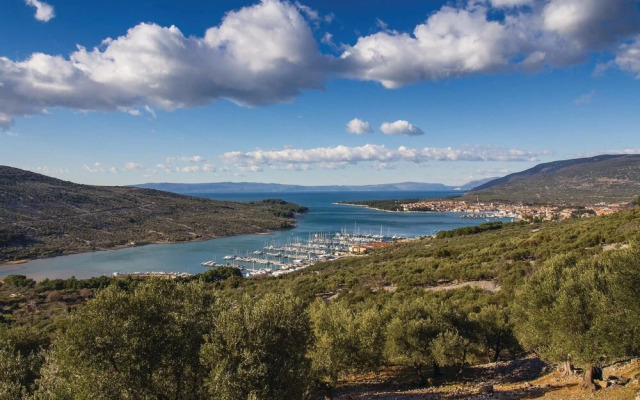 Stunning Apartment in Cres With Wifi and 2 Bedrooms