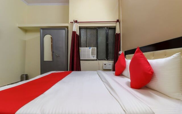 OYO Flagship 49061 Dev Hotel & Restaurant