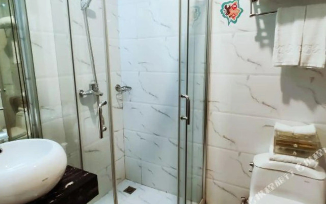 Shenzhen Bolang Hotel (Xintangwei Metro Station)