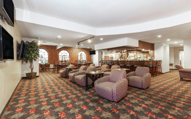 Embassy Suites by Hilton Kansas City Plaza
